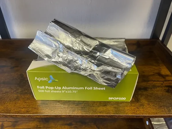 9" x 10 3/4" Food Service Interfolded Pop-Up Foil Sheets - 3000/Case/9POP500